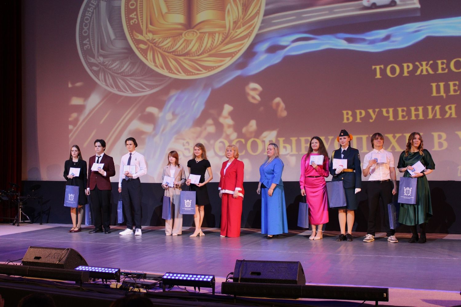 30.06.2026 состоялась церемония вручения медалей «За особые успехи в учении» и «За особые успехи в обучении» выпускникам 2026 30.06.2026 состоялась церемония вручения медалей «За особые успехи в учении» и «За особые успехи в обучении» выпускникам 2026