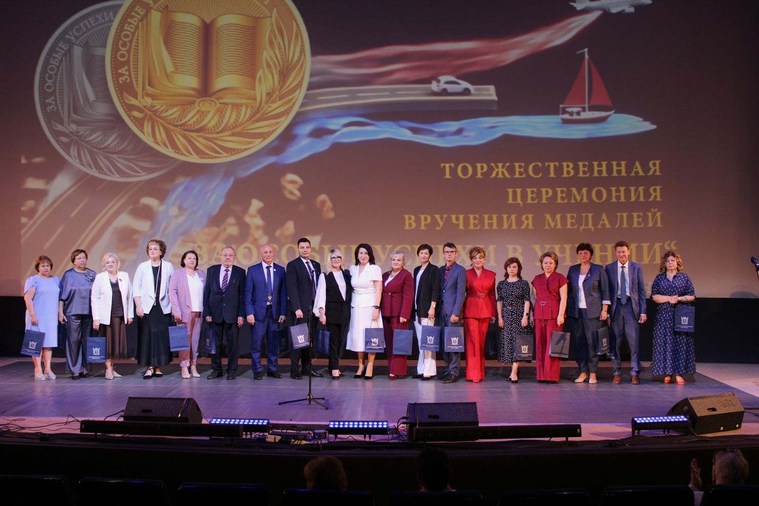 30.06.2026 состоялась церемония вручения медалей «За особые успехи в учении» и «За особые успехи в обучении» выпускникам 2026 30.06.2026 состоялась церемония вручения медалей «За особые успехи в учении» и «За особые успехи в обучении» выпускникам 2026